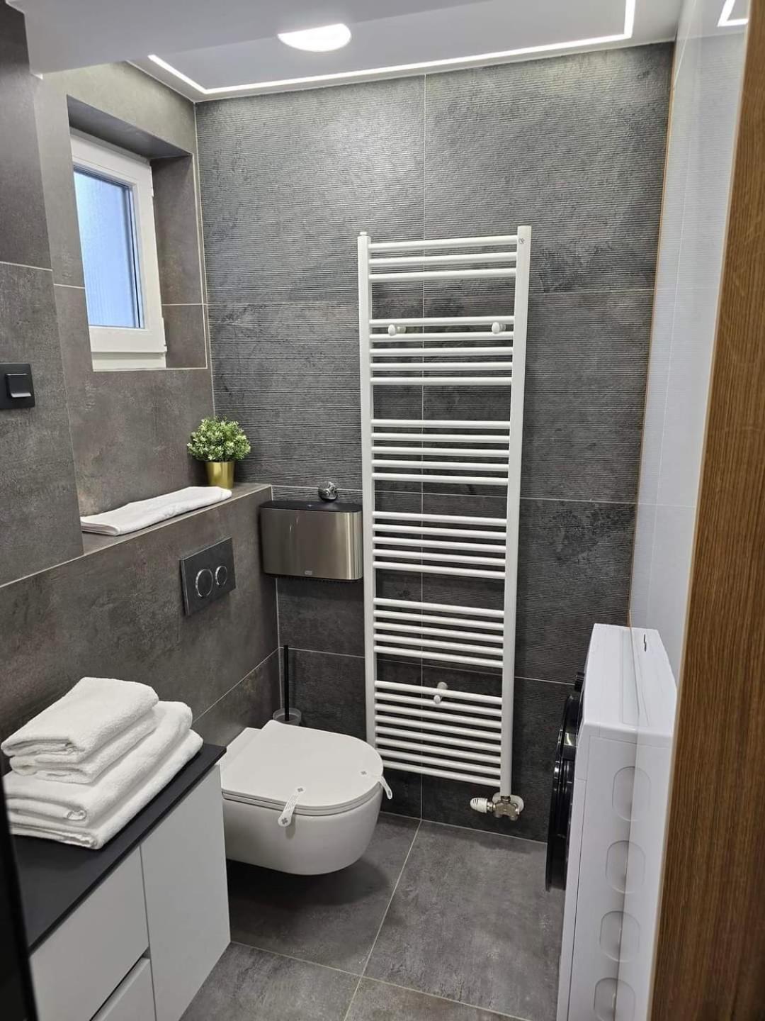 Osijek Luxury Center - Self Check In, Free Private Parking, Ulica Ivana Gundulica 82 아파트 외부 사진