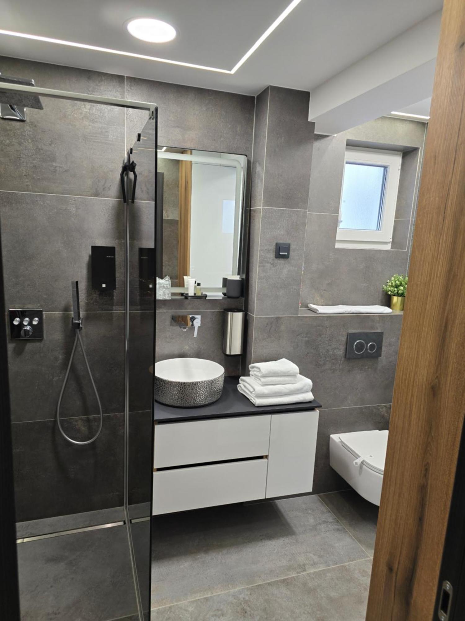 Osijek Luxury Center - Self Check In, Free Private Parking, Ulica Ivana Gundulica 82 아파트 외부 사진